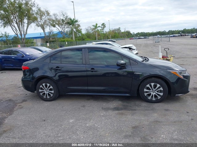 Toyota Corolla Hybrid Le 2021 JTDEAMDE2MJ011016 Image 13