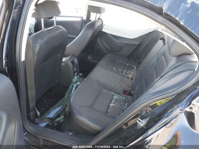 3VWDB7AJ2JM211465 Volkswagen Jetta 1.4t Se/1.4t Wolfsburg Edition