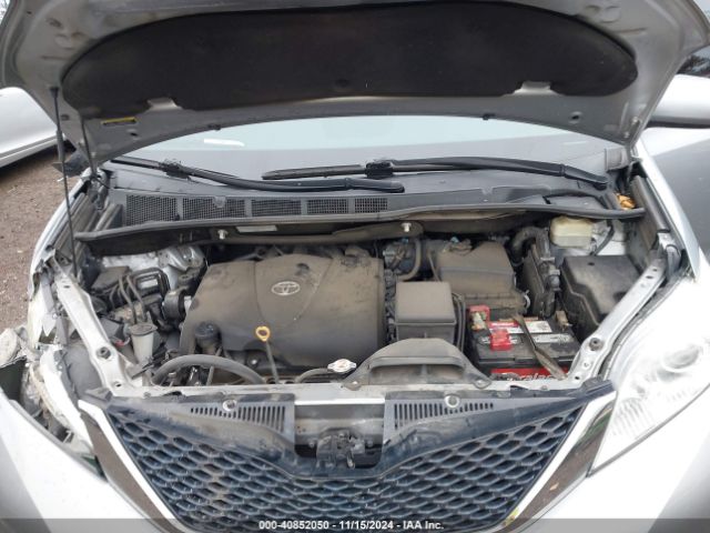 5TDKZ3DC8HS875310 Toyota Sienna Le 8 Passenger