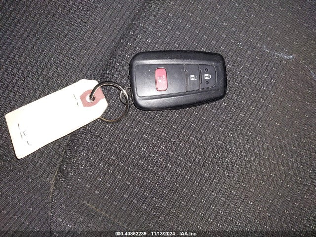 Toyota C-HR XLE 2019 JTNKHMBX7K1033699 Image 11