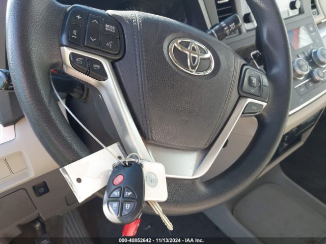 5TDKK3DC3FS563199 Toyota Sienna Le 8 Passenger