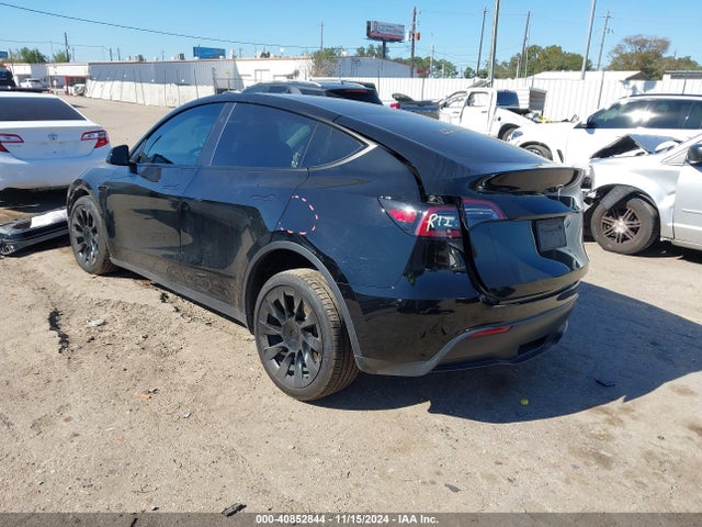 2023 TESLA MODEL Y 7SAYGAEE1PF837301 Photo 2