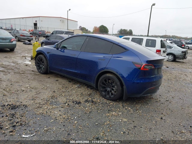 2021 TESLA MODEL Y 5YJYGDEE4MF112351 Photo 2