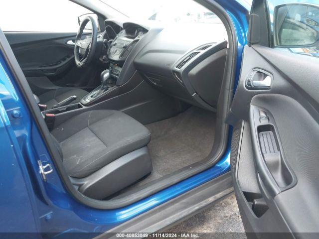 1FADP3F22JL272885 Ford FOCUS SE