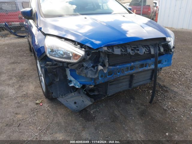 1FADP3F22JL272885 Ford FOCUS SE