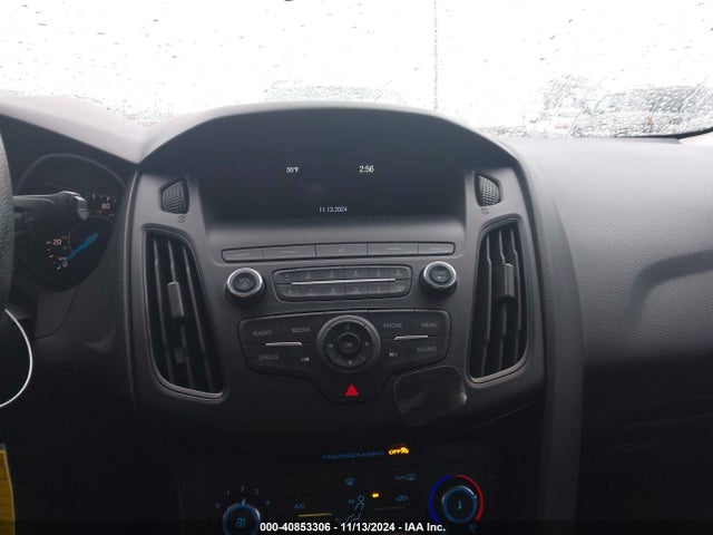Ford FOCUS SE 2018 1FADP3K26JL255920 Image 17