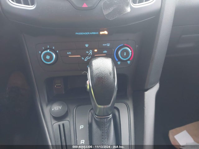 Ford FOCUS SE 2018 1FADP3K26JL255920 Image 19
