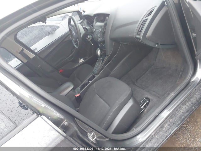 Ford FOCUS SE 2018 1FADP3K26JL255920 Image 5