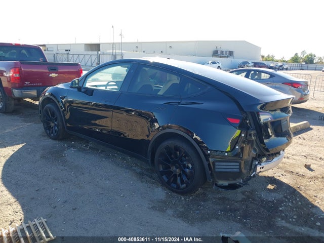 2024 TESLA MODEL Y 7SAYGDEE8RA222844 Photo 2