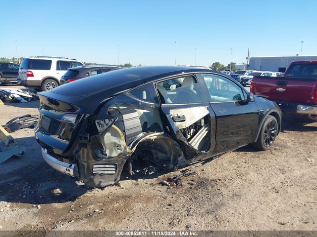 2024 TESLA MODEL Y 7SAYGDEE8RA222844 Photo 3