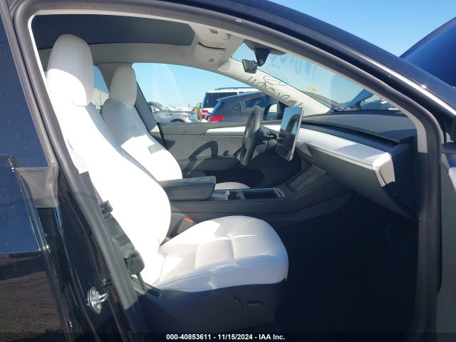 2024 TESLA MODEL Y 7SAYGDEE8RA222844 Photo 4