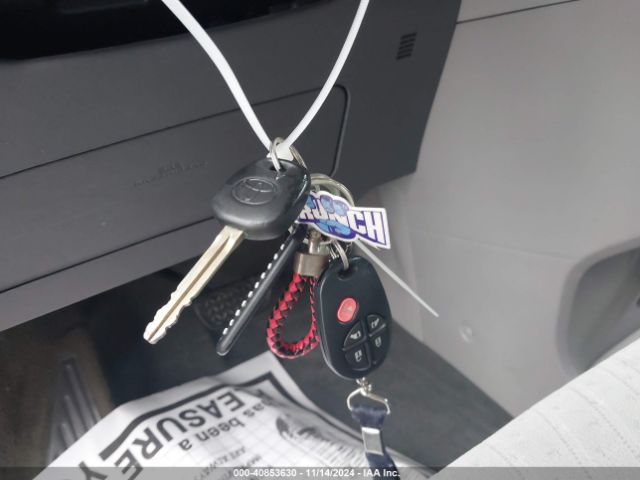 5TDKK3DC2GS724661 Toyota Sienna Le 8 Passenger