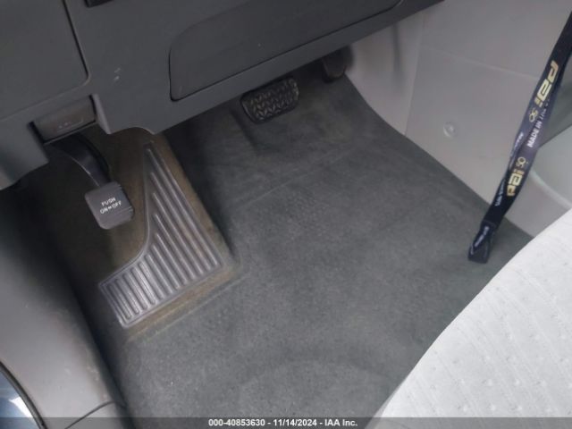 5TDKK3DC2GS724661 Toyota Sienna Le 8 Passenger