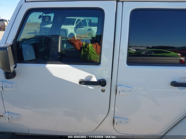 1C4BJWEG9FL614065 Jeep Wrangler Unlimited Sahara