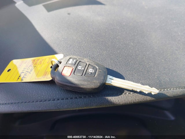Toyota COROLLA LE 2018 5YFBURHE1JP849160 Image 11