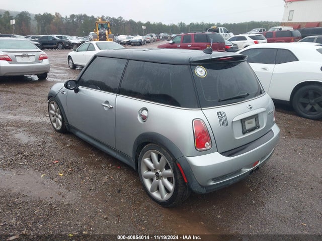 2006 MINI COOPER S WMWRE33516TL21373 Photo 2
