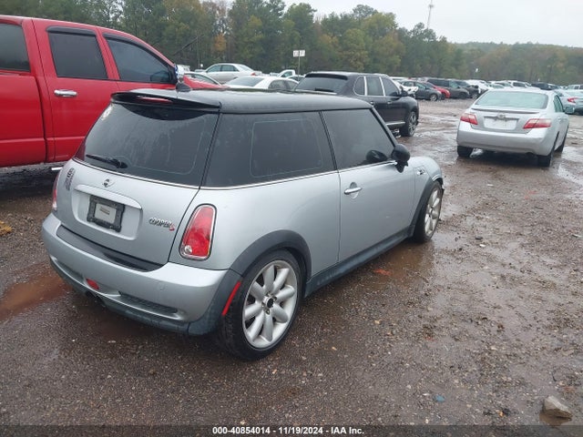 2006 MINI COOPER S WMWRE33516TL21373 Photo 3