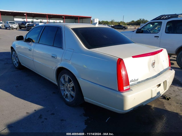 2010 CADILLAC DTS 1G6KP5E93AU127833 Photo 2
