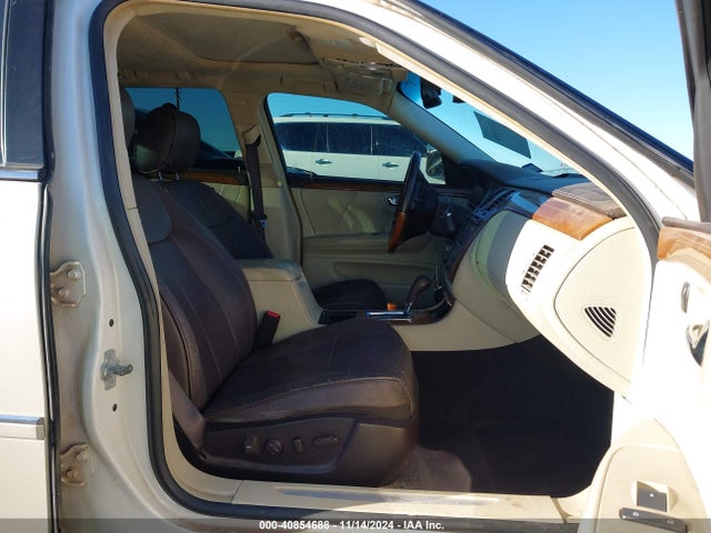 2010 CADILLAC DTS 1G6KP5E93AU127833 Photo 4
