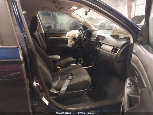 JA4AD3A39HZ042123 Mitsubishi Outlander Se