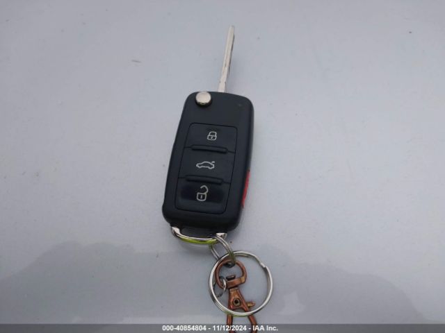 1VWDT7A34HC020303 Volkswagen Passat 1.8t R-line