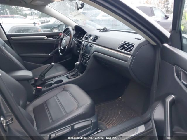 1VWDT7A34HC020303 Volkswagen Passat 1.8t R-line