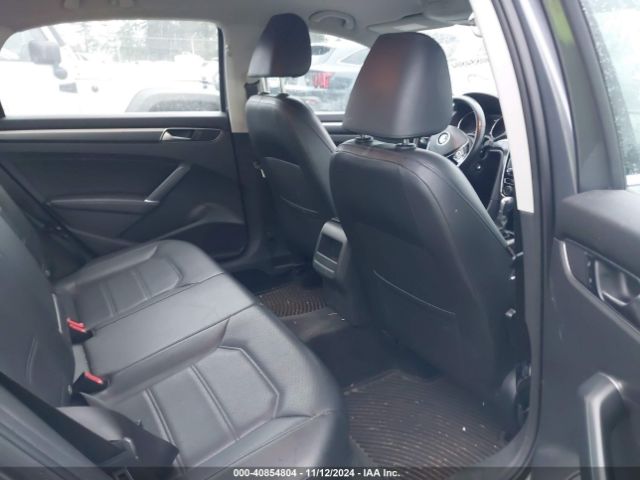 1VWDT7A34HC020303 Volkswagen Passat 1.8t R-line