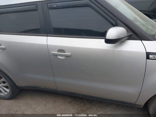 KIA SOUL + 2018 KNDJP3A57J7568489 Image 13
