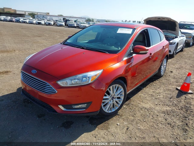 Ford Focus Titanium 2018 1FADP3N26JL283213 Image 2