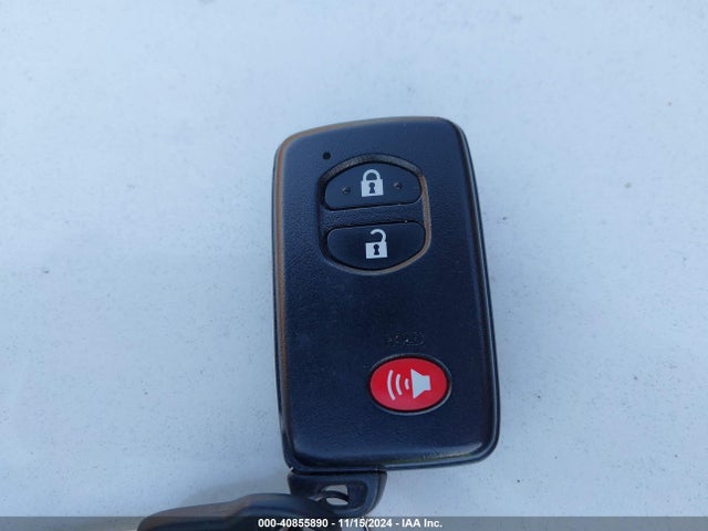 Toyota Prius V Two 2016 JTDZN3EU1GJ047287 Image 11