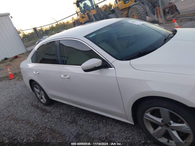 1VWBH7A30EC016835 Volkswagen Passat 2.5l Se