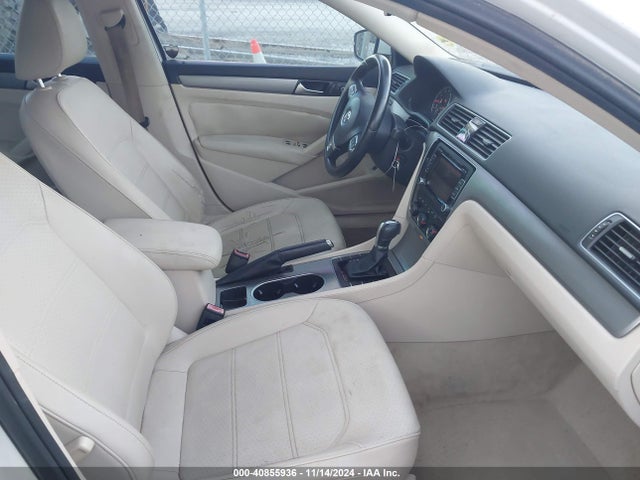 1VWBH7A30EC016835 Volkswagen Passat 2.5l Se