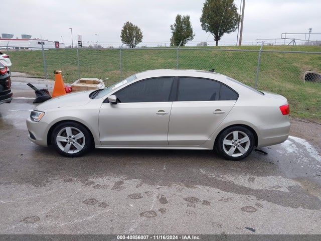 3VW3L7AJ9EM233056 Volkswagen Jetta 2.0l Tdi