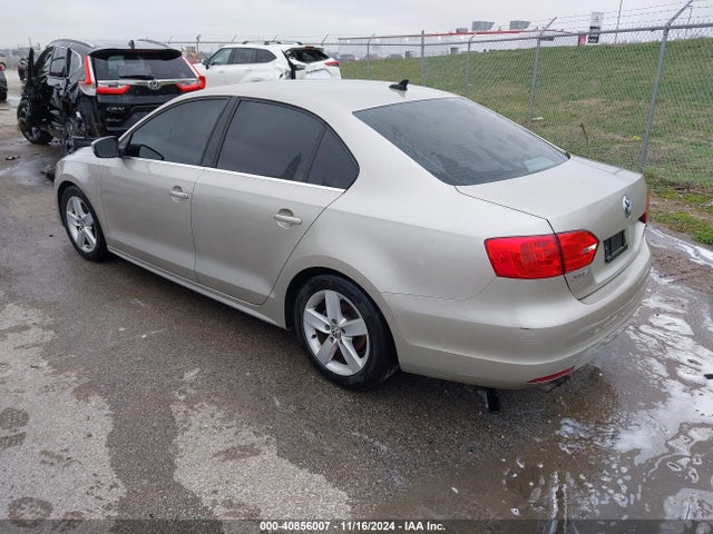 3VW3L7AJ9EM233056 Volkswagen Jetta 2.0l Tdi