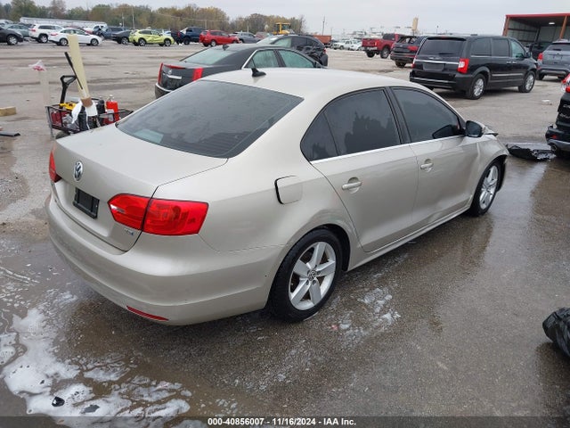 3VW3L7AJ9EM233056 Volkswagen Jetta 2.0l Tdi