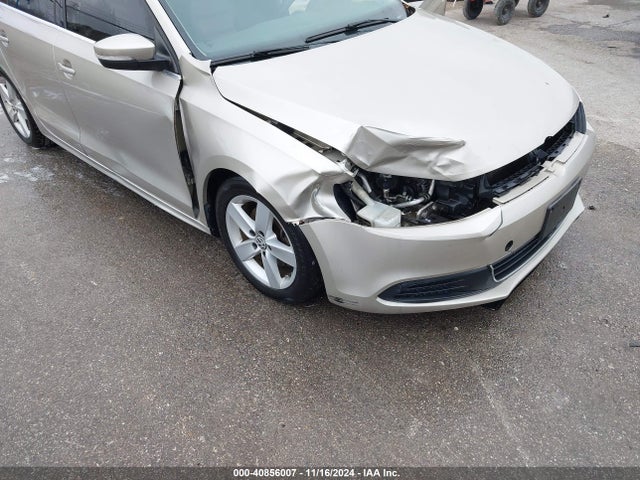 3VW3L7AJ9EM233056 Volkswagen Jetta 2.0l Tdi