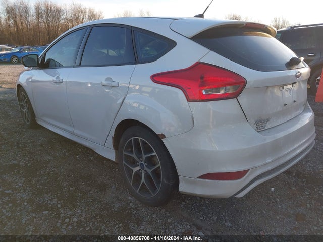 Ford FOCUS SE 2017 1FADP3K25HL310495 Image 3