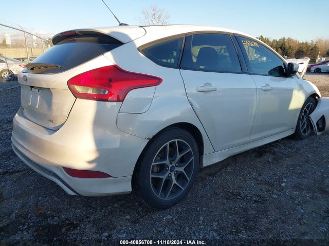 Ford FOCUS SE 2017 1FADP3K25HL310495 Image 4