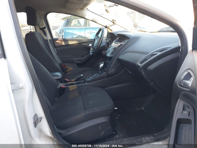 Ford FOCUS SE 2017 1FADP3K25HL310495 Image 5