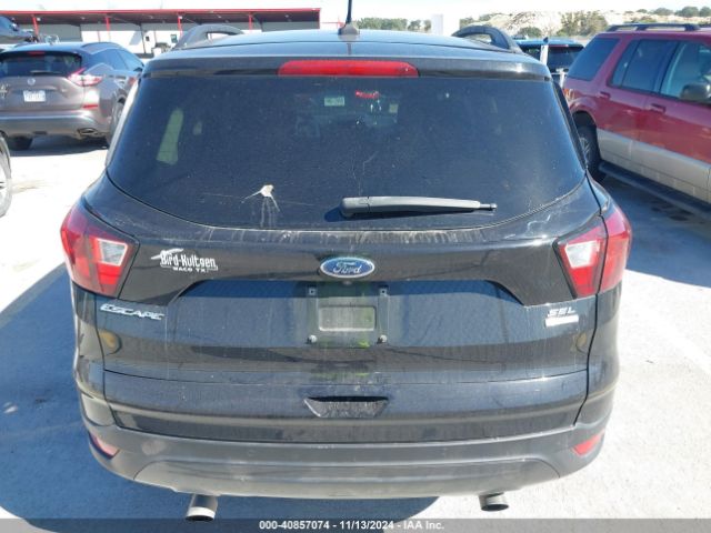 1FMCU0HD8KUA92555 Ford ESCAPE SEL