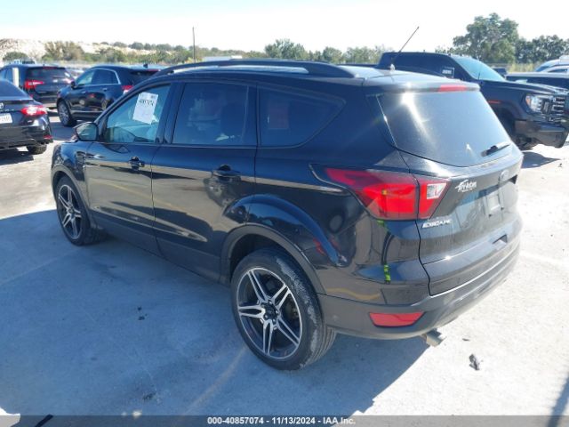 1FMCU0HD8KUA92555 Ford ESCAPE SEL