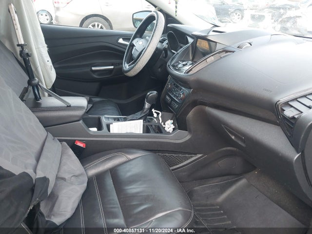 Ford Escape Titanium 2017 1FMCU9J93HUC70570 Image 5