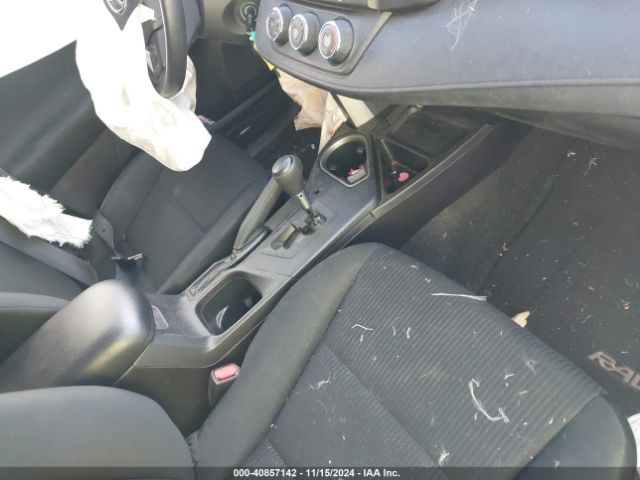 2T3BFREV8JW770265 Toyota RAV4 LE