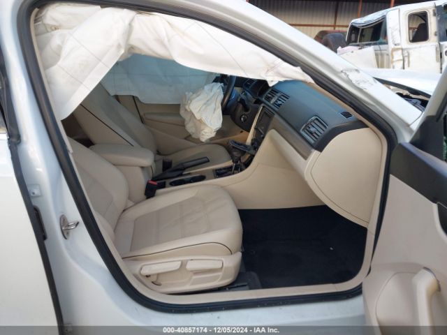 1VWBS7A35GC016009 Volkswagen Passat 1.8t Se