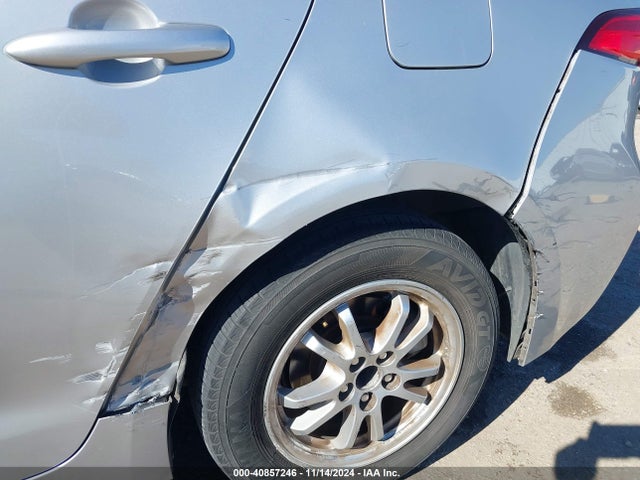 Toyota Corolla Hybrid Le 2022 JTDEAMDE3NJ039151 Image 17