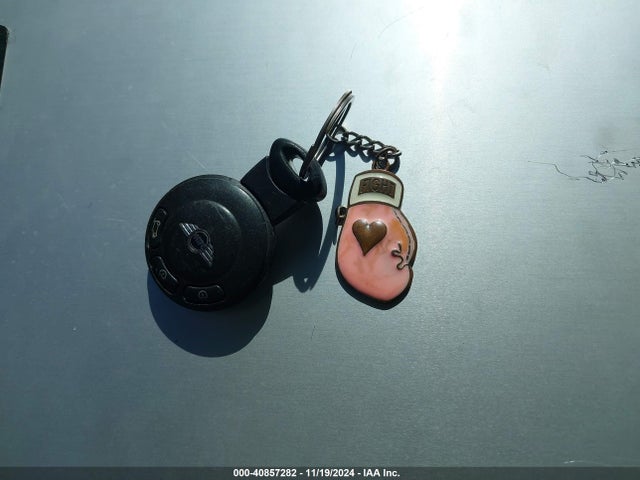 2008 MINI COOPER S WMWMF73598TV35822 Photo 10