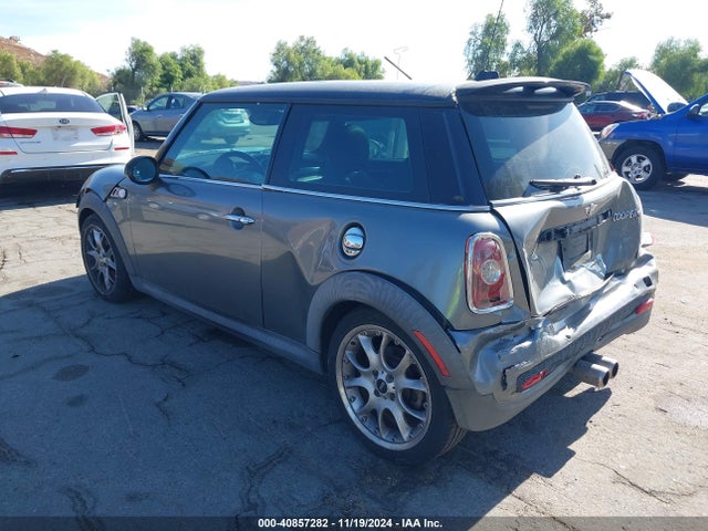 2008 MINI COOPER S WMWMF73598TV35822 Photo 2