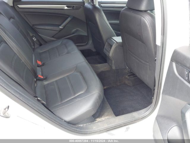 1VWDT7A33HC043538 Volkswagen Passat 1.8t R-line