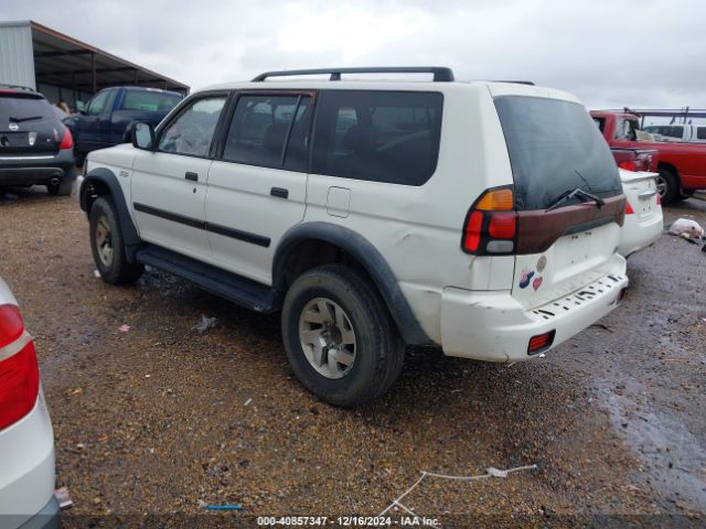 2000 MITSUBISHI MONTERO JA4MR51R0YJ000534 Photo 2