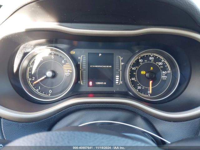 1C4PJLCB3HW586860 Jeep Cherokee Latitude Fwd